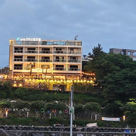 Cheonjiyeon Crystal Hotel Seogwipo Ngoại thất bức ảnh