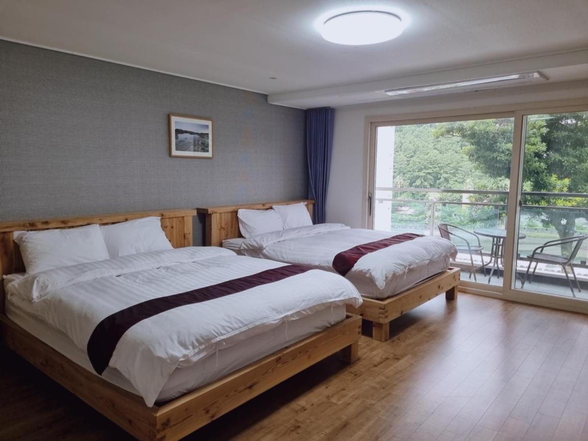 Cheonjiyeon Crystal Hotel Seogwipo Ngoại thất bức ảnh