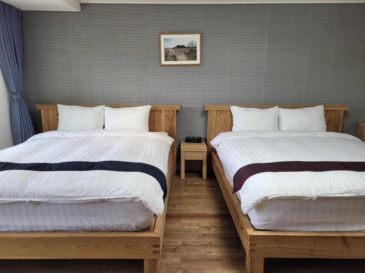 Cheonjiyeon Crystal Hotel Seogwipo Ngoại thất bức ảnh