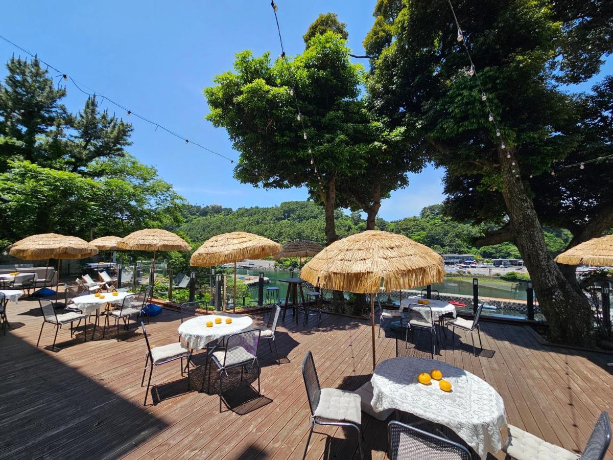 Cheonjiyeon Crystal Hotel Seogwipo Ngoại thất bức ảnh