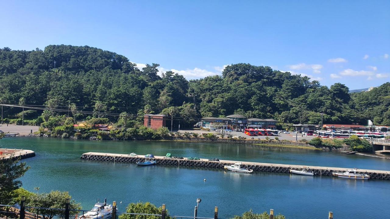 Cheonjiyeon Crystal Hotel Seogwipo Ngoại thất bức ảnh