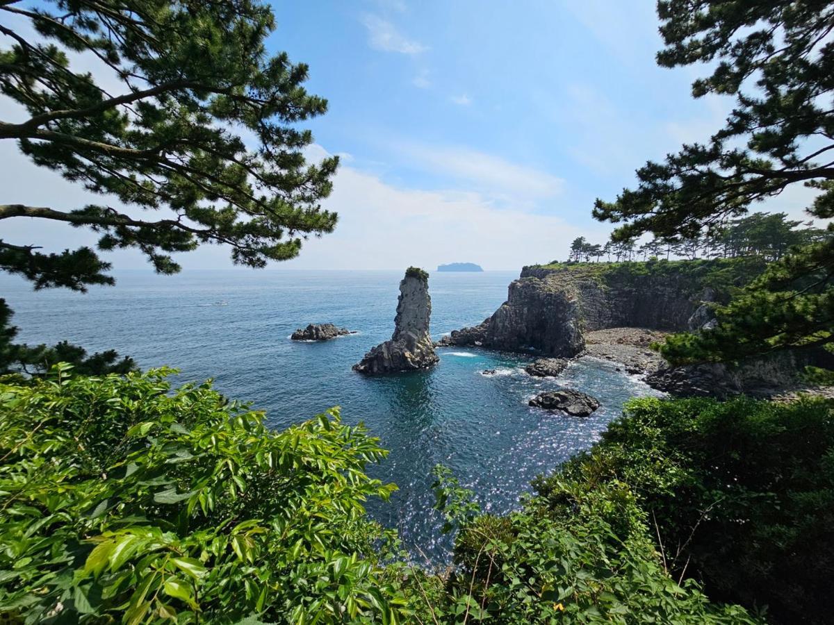 Cheonjiyeon Crystal Hotel Seogwipo Ngoại thất bức ảnh