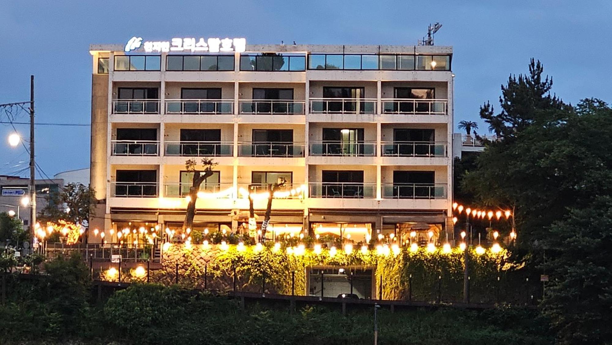Cheonjiyeon Crystal Hotel Seogwipo Ngoại thất bức ảnh