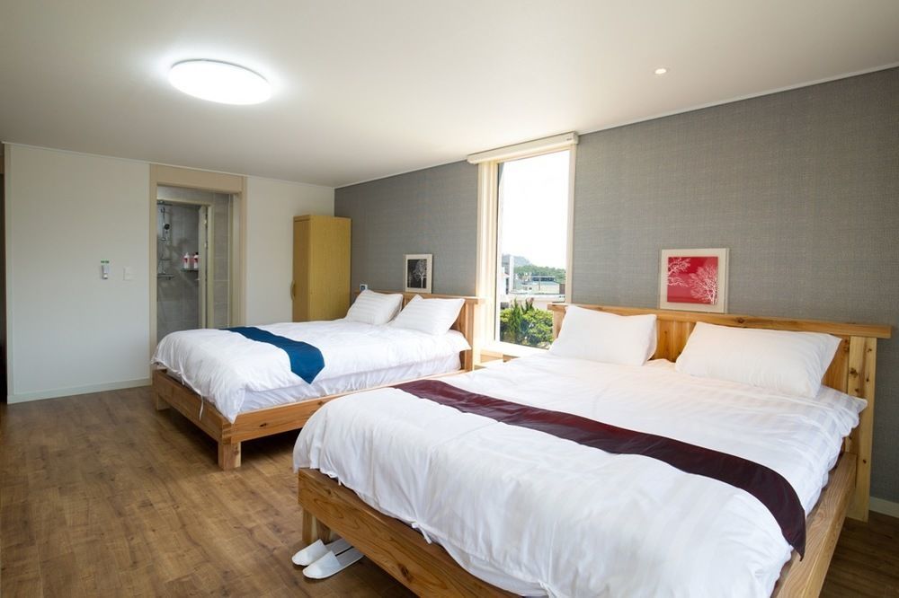 Cheonjiyeon Crystal Hotel Seogwipo Ngoại thất bức ảnh