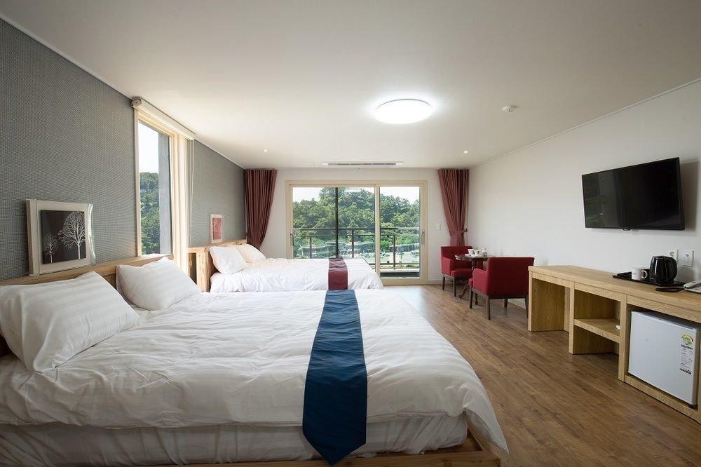 Cheonjiyeon Crystal Hotel Seogwipo Ngoại thất bức ảnh