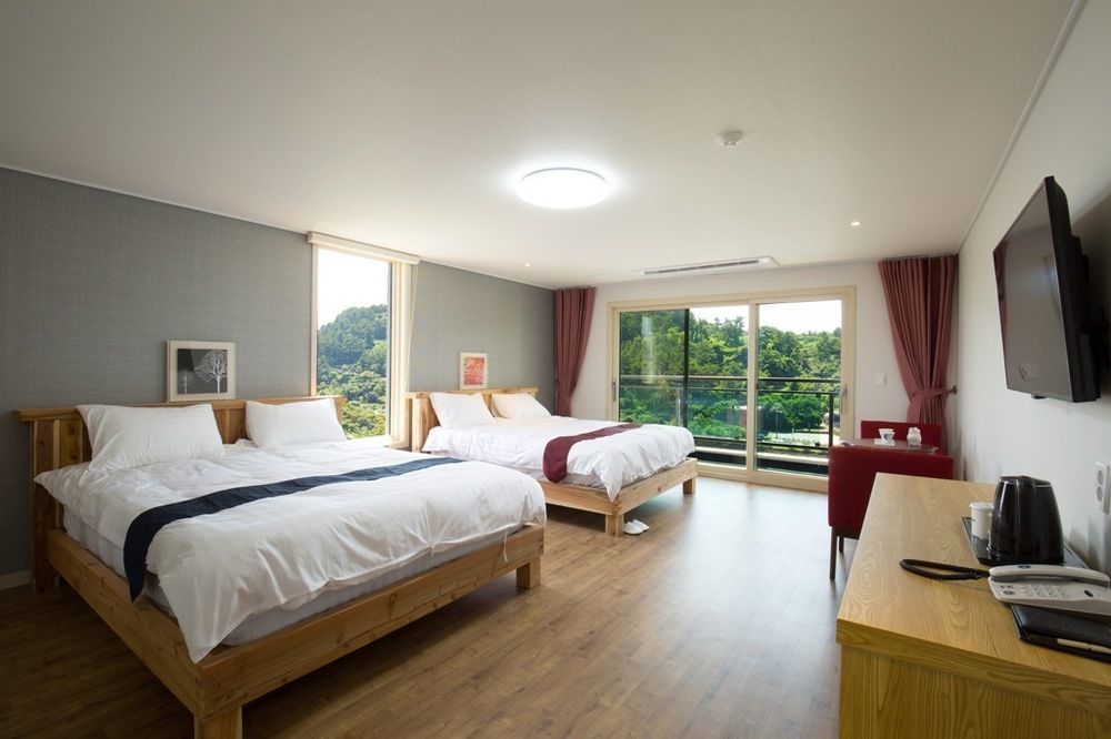 Cheonjiyeon Crystal Hotel Seogwipo Ngoại thất bức ảnh