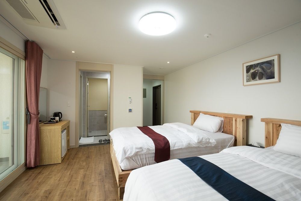 Cheonjiyeon Crystal Hotel Seogwipo Ngoại thất bức ảnh
