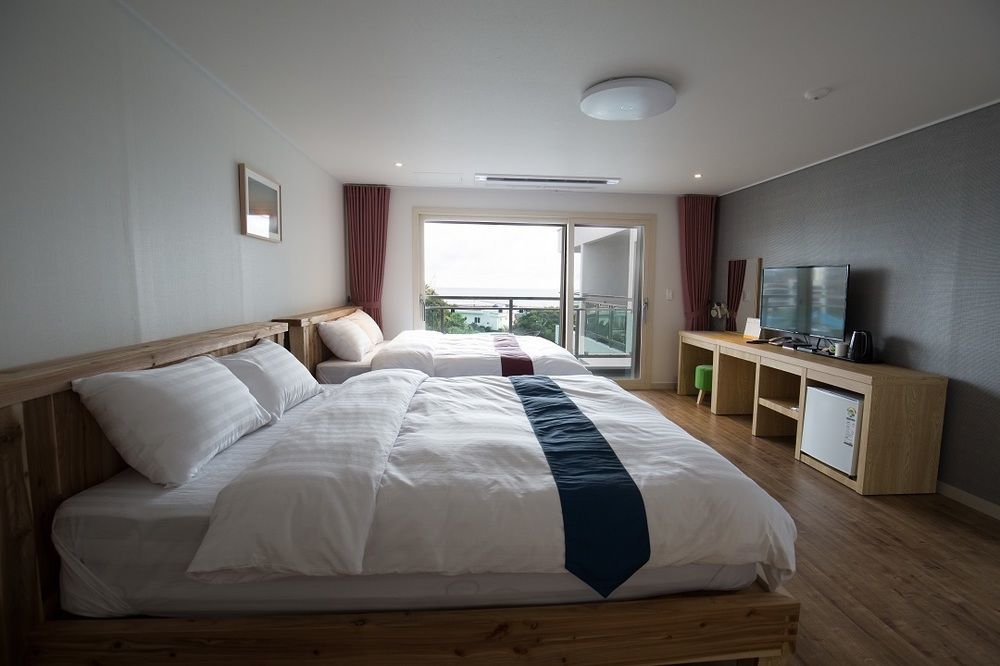 Cheonjiyeon Crystal Hotel Seogwipo Ngoại thất bức ảnh