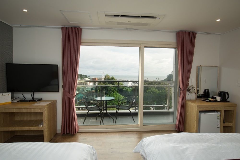 Cheonjiyeon Crystal Hotel Seogwipo Ngoại thất bức ảnh