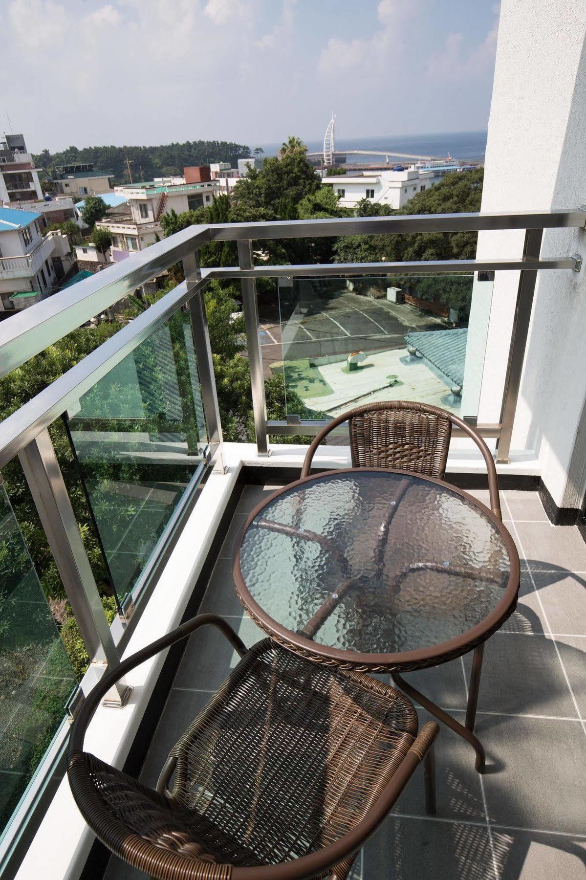 Cheonjiyeon Crystal Hotel Seogwipo Ngoại thất bức ảnh