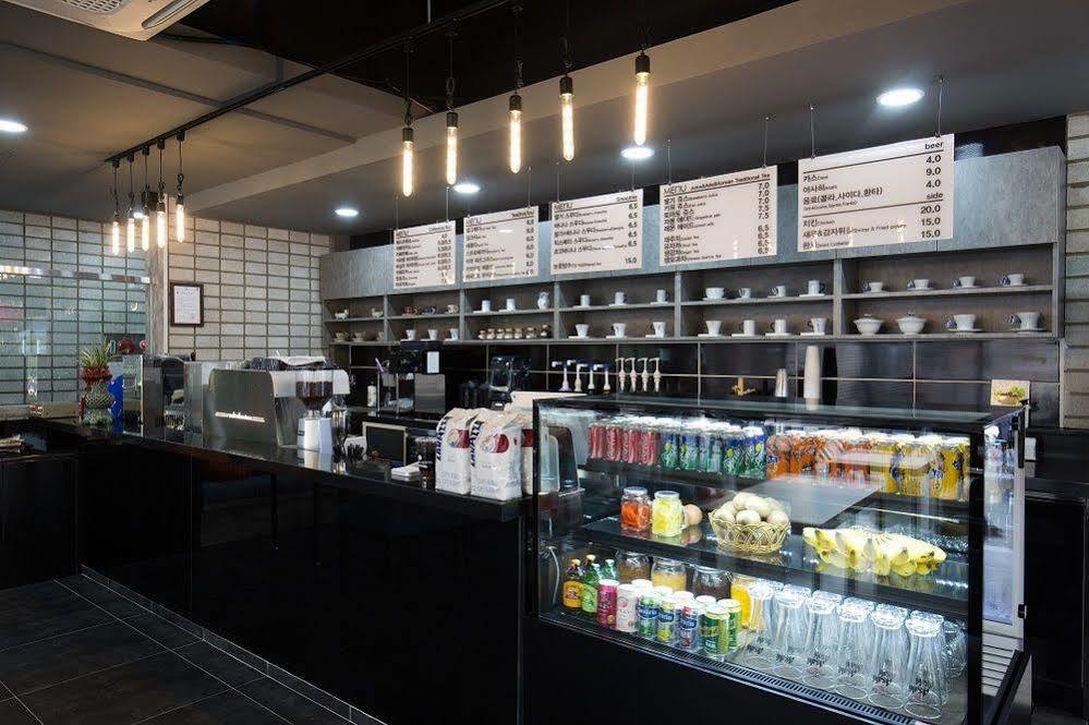 Cheonjiyeon Crystal Hotel Seogwipo Ngoại thất bức ảnh