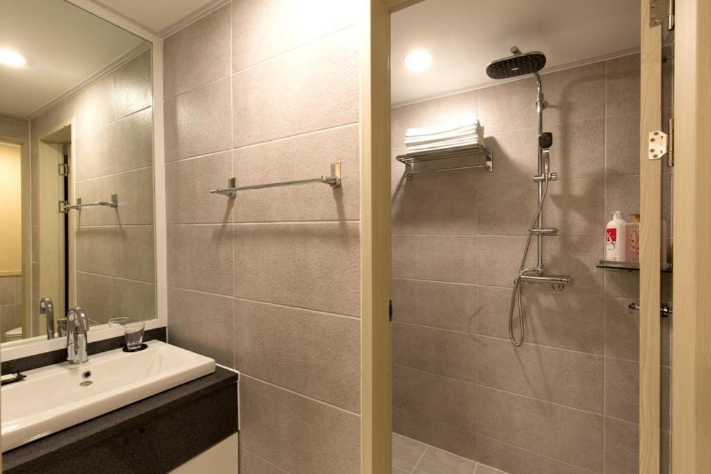 Cheonjiyeon Crystal Hotel Seogwipo Ngoại thất bức ảnh