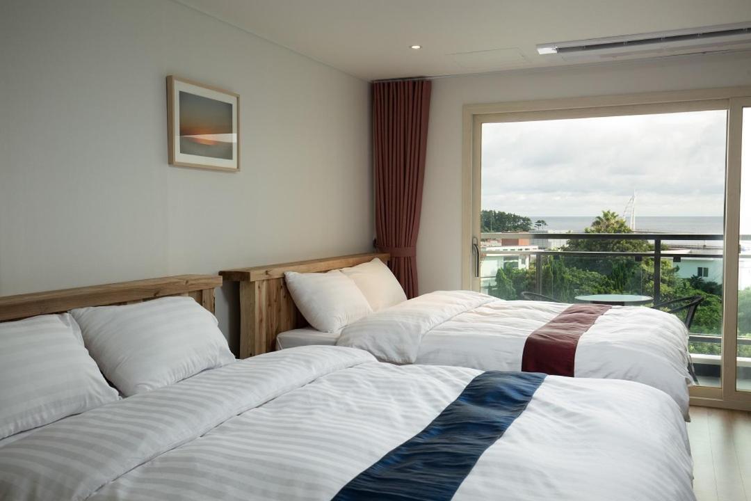 Cheonjiyeon Crystal Hotel Seogwipo Ngoại thất bức ảnh