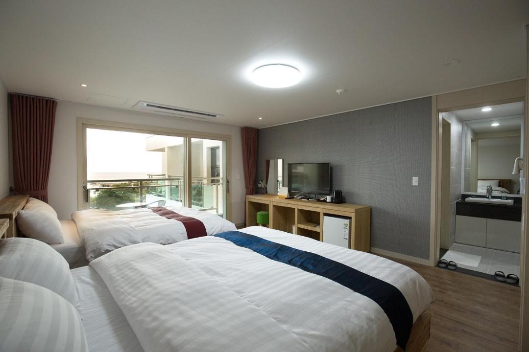 Cheonjiyeon Crystal Hotel Seogwipo Ngoại thất bức ảnh